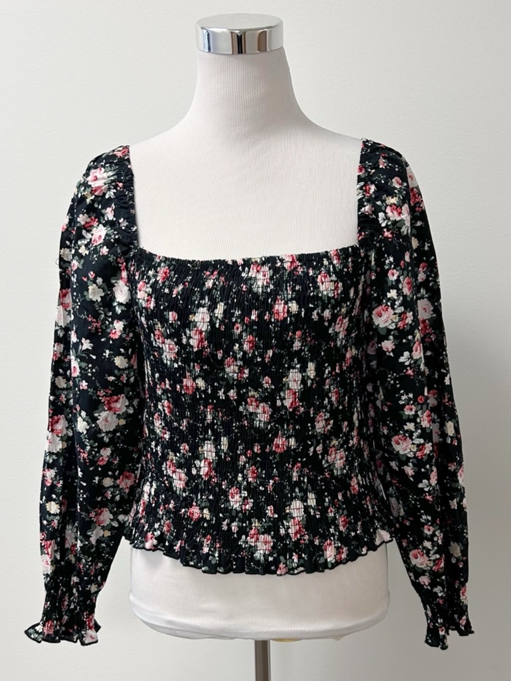 Missguided • Floral Smocked Top